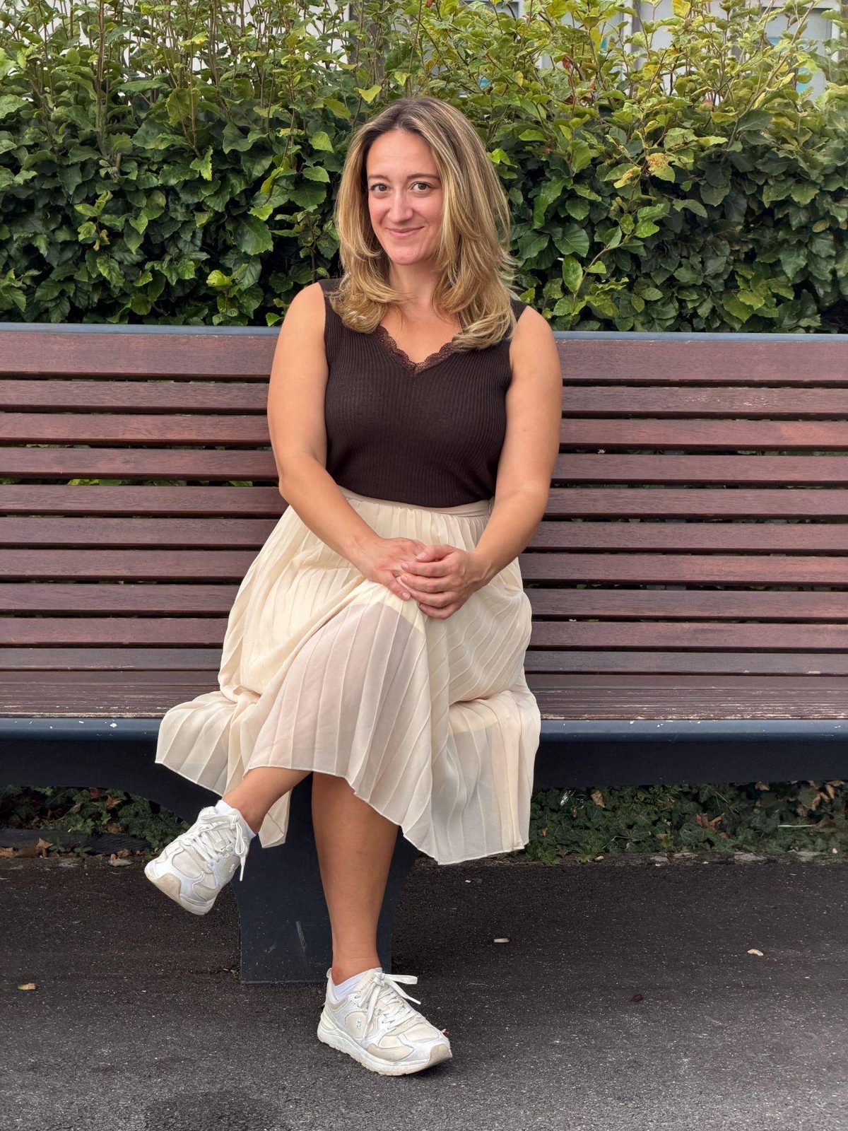 Kate seated outdoors in Zürich